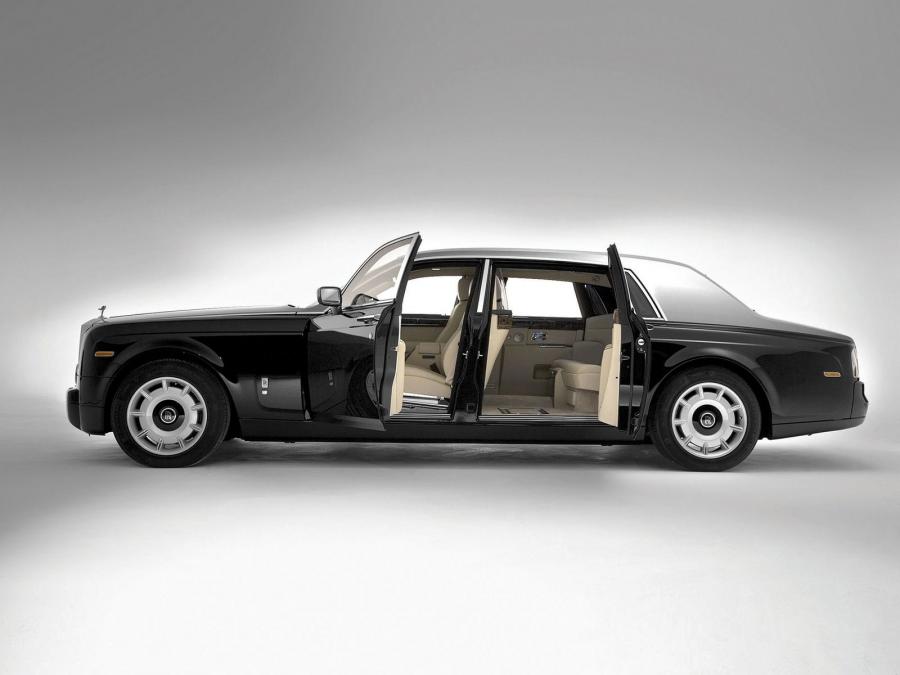  Rolls-Royce Phantom EWB 2005 года  (фото 12 из 19)